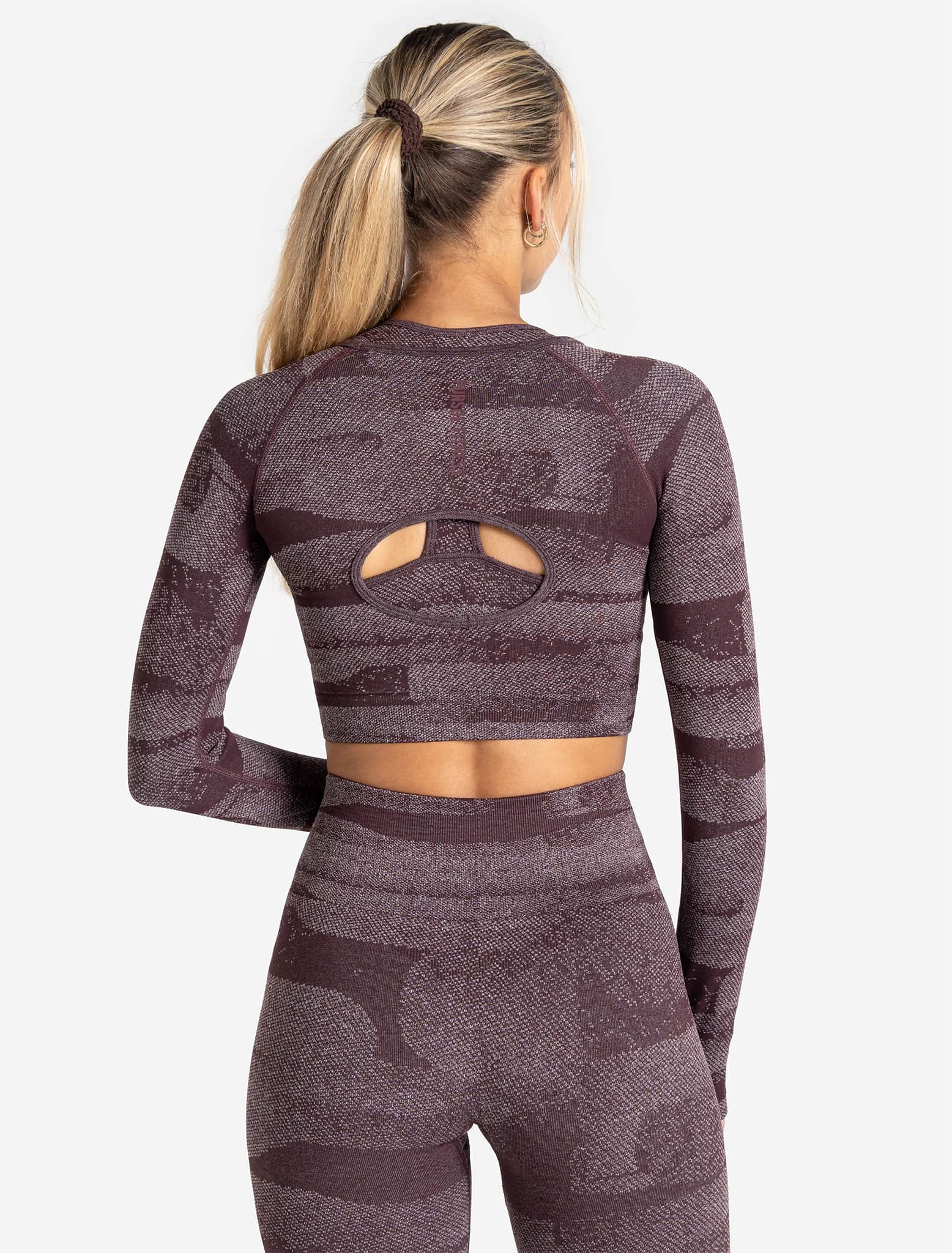Boost Seamless Long Sleeve Crop Top - Cherry - Image 3