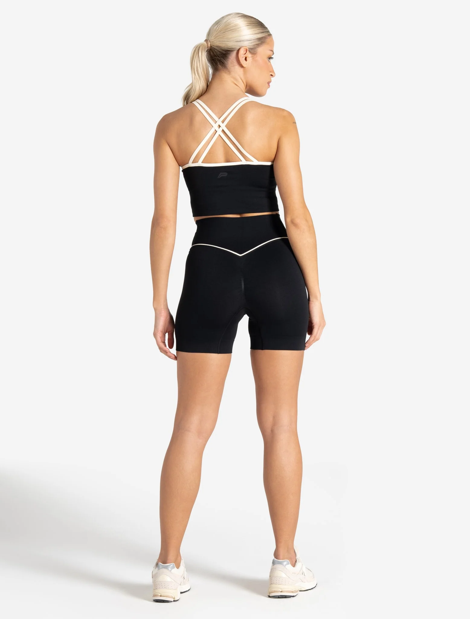 Sculpt Seamless Scrunch Shorts - Black/Marshmallow - Image 4